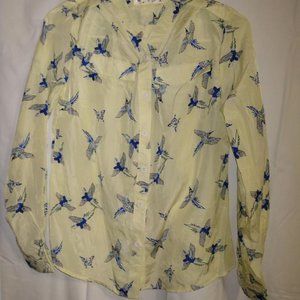 Super cute lightweight pale yellow shirt w/bird print size small NWOT!!!